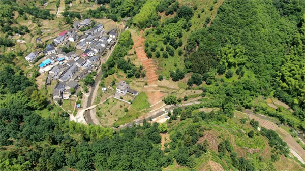 安徽天然氣公司利用無(wú)人機(jī)巡檢開(kāi)展管道線(xiàn)路隱患排查(圖1)