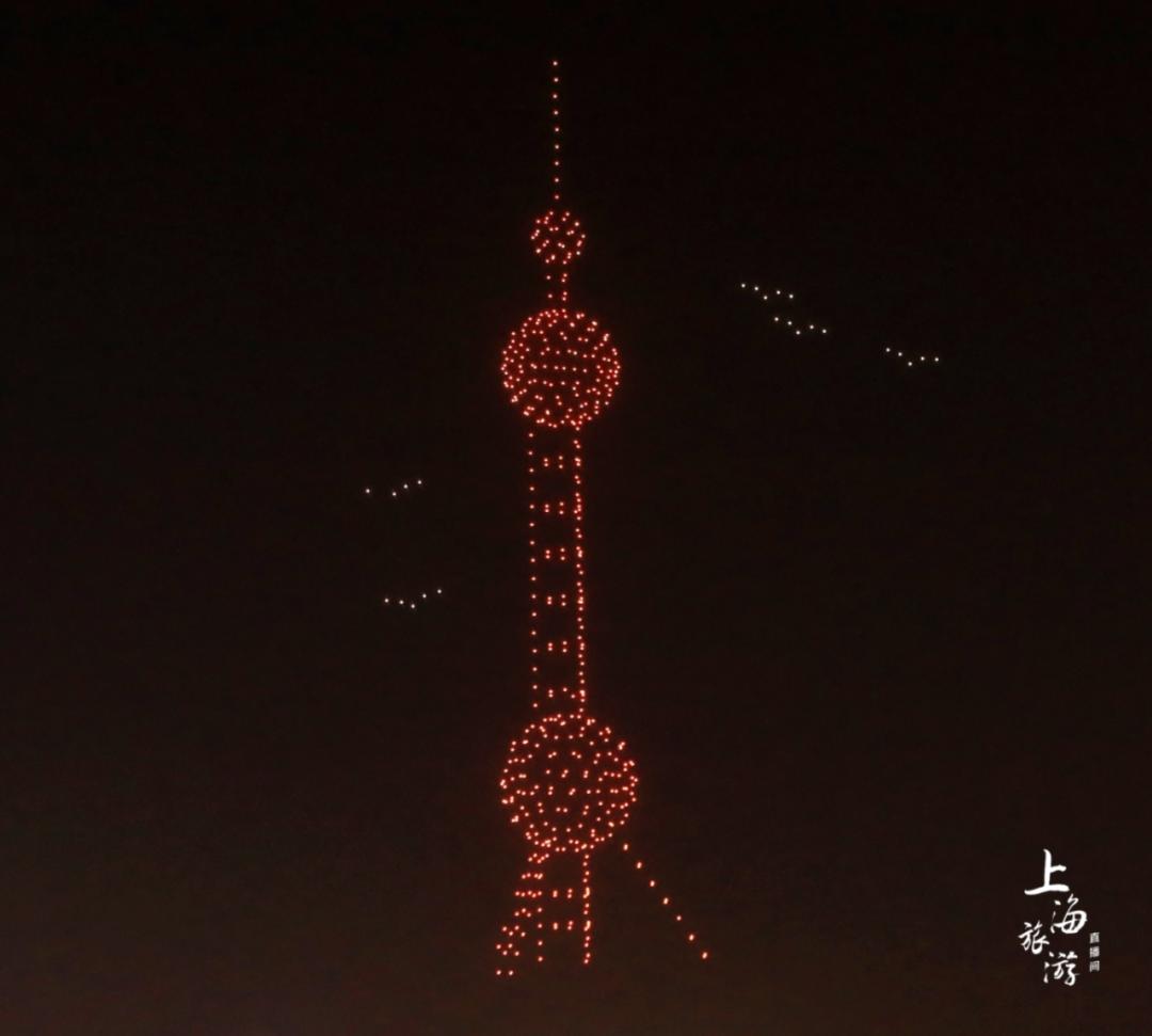 數(shù)百架光影無(wú)人機(jī)亮相黃浦江、蘇州河交匯處(圖5) 數(shù)百架光影無(wú)人機(jī)亮相黃浦江、蘇州河交匯處(圖5)
