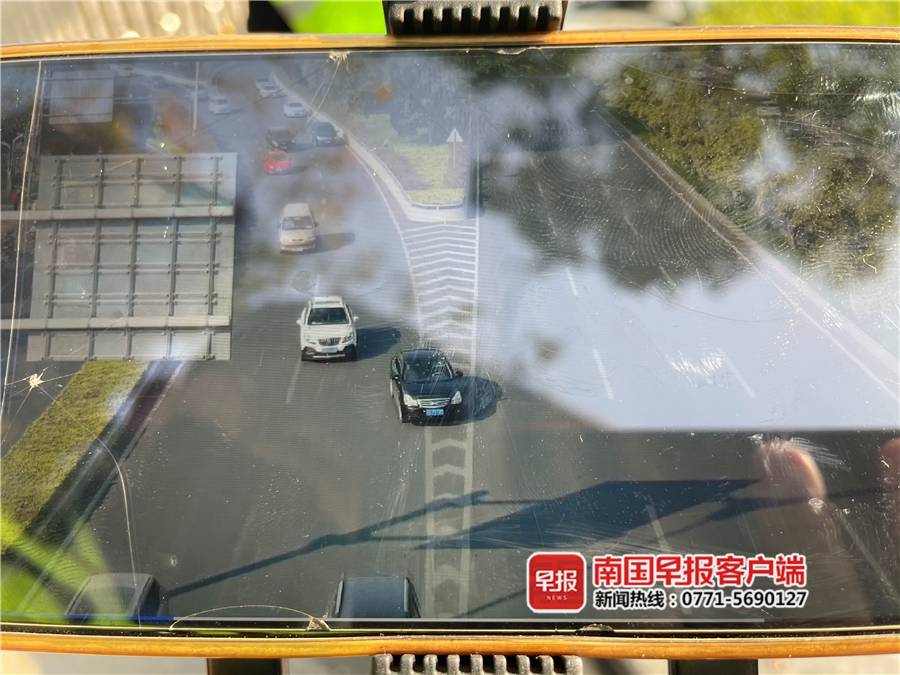 南寧交警出動(dòng)無人機(jī),1個(gè)小時(shí)抓拍多輛違法車輛(圖3)